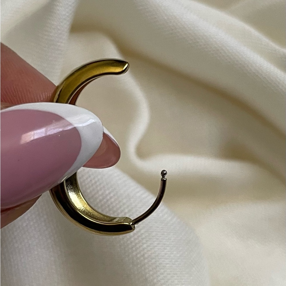18K Gold-Plated Huggie Hoop Earrings - Picture 6 of 7